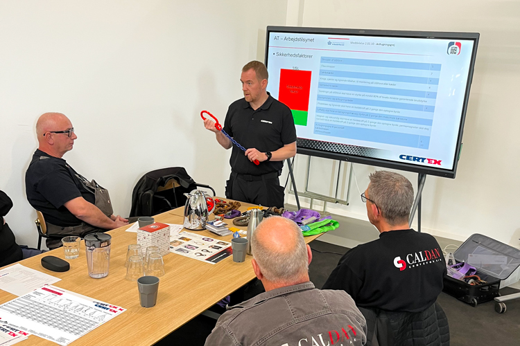 Kursus i sikker anhugning og løft med CERTEX Danmark Kursus i sikker anhugning og løft med CERTEX Danmark